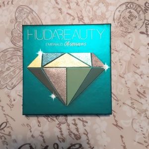Huda Emerald Obsessions Palette